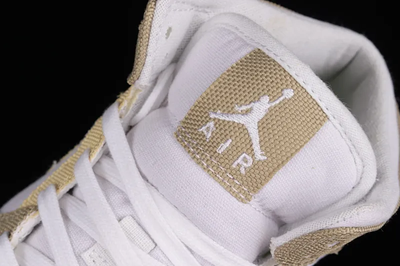 All categories Air Jordan Jordan series basketball shoes Air Jordan 1 Mid G version pure original Air Jordan 1 Mid AJ1 candy powder Zhongbang basketball shoes DJ0338-100